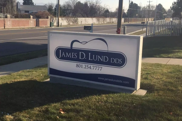 James Lund DDS Business Sign